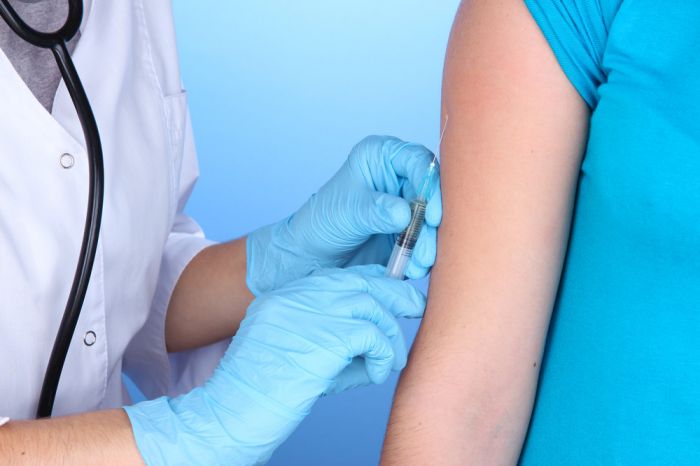 Правительство утвердило правила обеспечения частных клиник бесплатными вакцинами