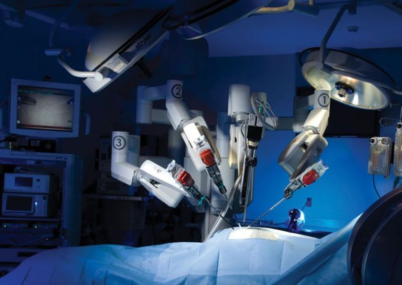 Около 400 российских роботов-хирургов могут передать медучреждениям в 2020 году