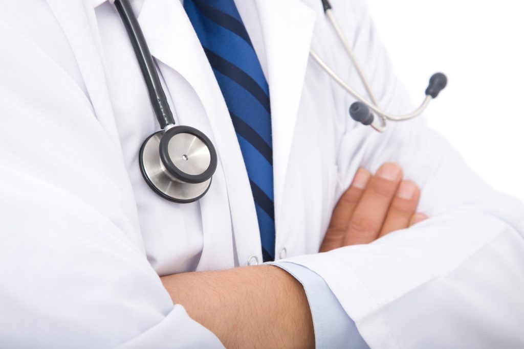 Руководителям медорганизаций разрешат не получать высшее медицинское образование